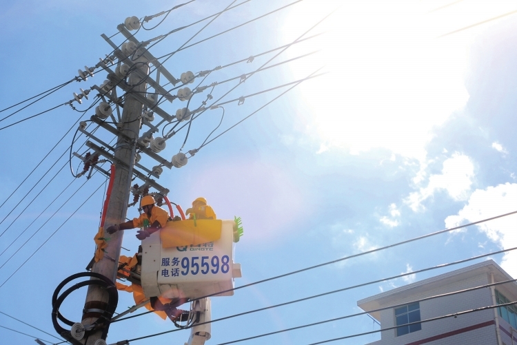 鏖战酷暑-影像南网-2024-新闻中心-中国南方电网(图1)