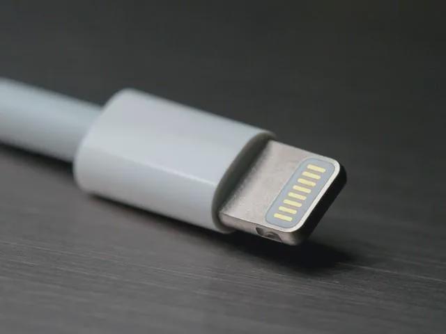 手机充电都干到320瓦了？为啥我的手机还是只能“五福一安”？(图7)