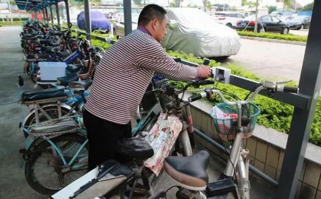 电动车也有“副油箱”没电了不用推打开这个开关还能骑5公里(图7)
