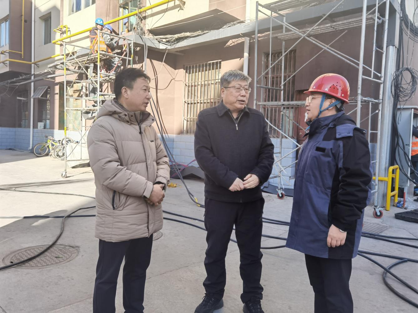 甘肃能源监管办现场督导老旧小区电力设施改造暨春节前供电服务保障工作(图1)